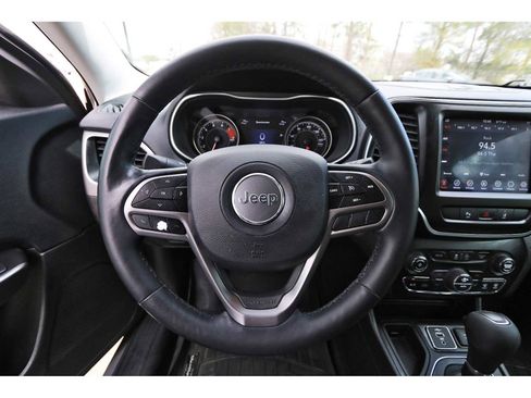 Used 2021 Jeep Cherokee Latitude Lux w/ Comfort/Convenience Group image 13