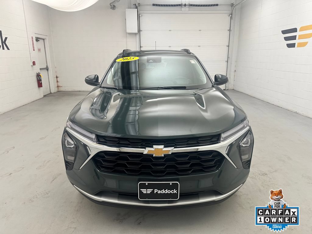 Used 2025 Chevrolet Trax LT w/ Driver Confidence Package FWD image 2