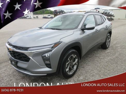 Used 2026 Chevrolet Trax LT FWD image 1
