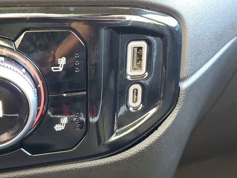 Used 2025 GMC Sierra 1500 SLT image 21