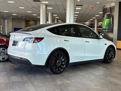 Used 2022 Tesla Model Y Performance AWD/4WD image 4