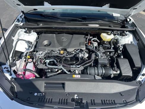 New 2026 Toyota Camry Hybrid FWD image 11
