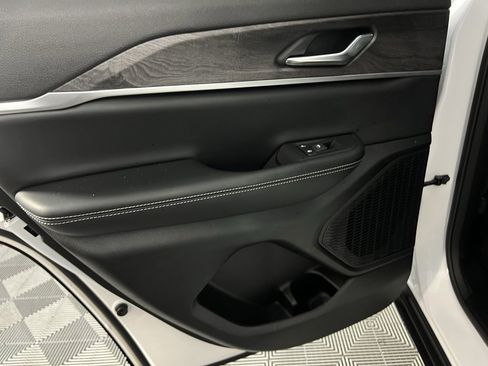 Certified 2024 Jeep Grand Cherokee Limited image 27