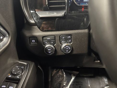 Used 2025 GMC Sierra 1500 SLT image 32