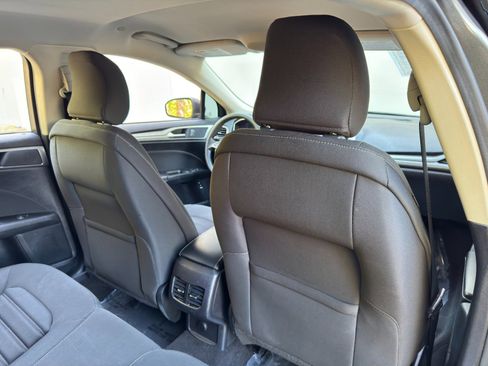 Used 2019 Ford Fusion SE image 29