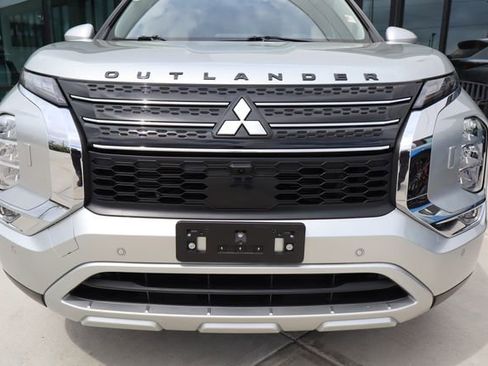 Used 2024 Mitsubishi Outlander SE image 9