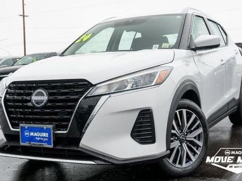 Used 2024 Nissan Kicks SV image 1