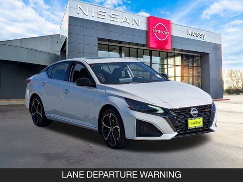 New 2025 Nissan Altima 2.5 SR w/ SR Premium Package image 2