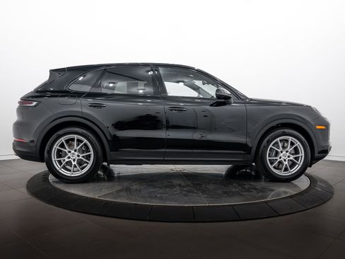 Certified 2026 Porsche Cayenne AWD/4WD image 8