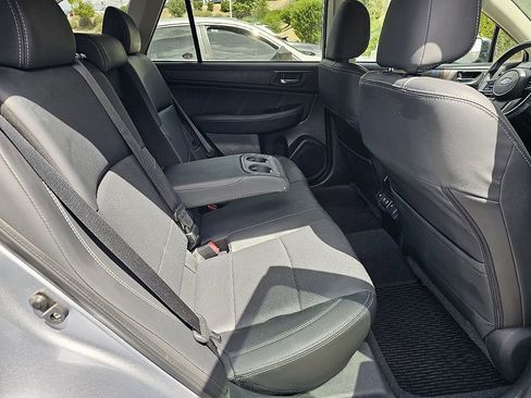 Used 2019 Subaru Outback 2.5i Limited AWD/4WD image 3