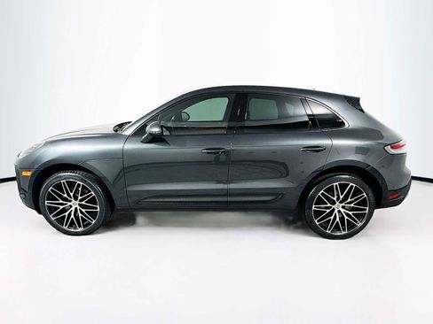 Certified 2022 Porsche Macan image 2