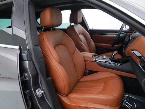 Certified 2023 Maserati Levante GT AWD/4WD image 16