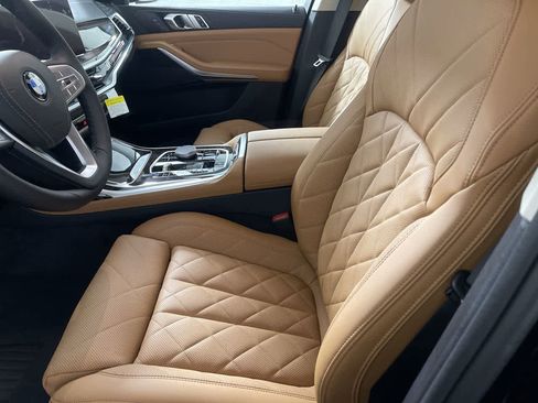 Certified 2024 BMW X7 xDrive40i image 9
