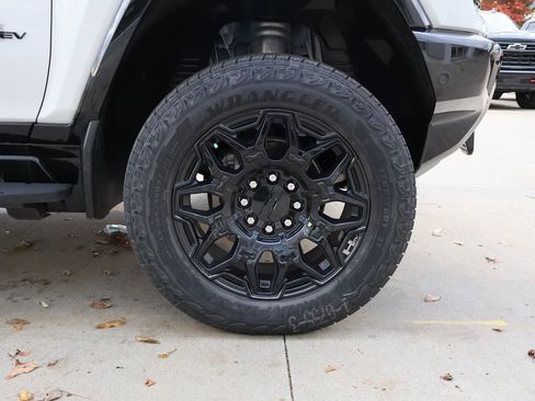 New 2025 GMC Hummer EV 2X image 51