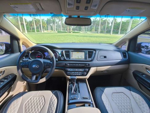 Used 2018 Kia Sedona SX FWD image 9
