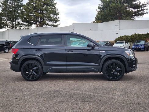 Certified 2024 Volkswagen Taos SE image 2