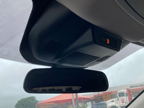 Used 2024 Nissan Rogue SV image 24