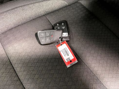 Used 2024 Chevrolet Silverado 1500 LT AWD/4WD image 30