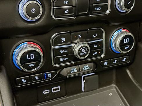 Used 2023 GMC Yukon AT4 w/ AT4 Premium Package AWD/4WD image 17