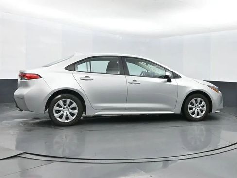 Used 2024 Toyota Corolla LE image 4