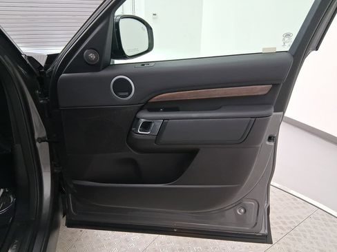 Used 2018 Land Rover Discovery HSE image 21