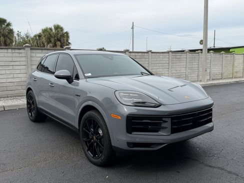 Certified 2025 Porsche Cayenne Coupe AWD/4WD image 8