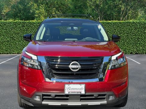 Used 2022 Nissan Pathfinder Platinum w/ Cargo Package FWD image 9