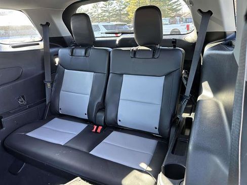 Used 2022 Ford Explorer XLT w/ Equipment Group 202A image 11