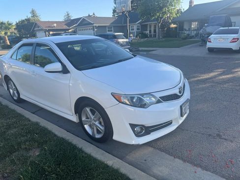 Used 2013 Toyota Camry SE FWD image 1