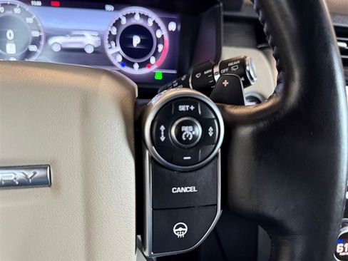 Used 2018 Land Rover Discovery HSE image 28
