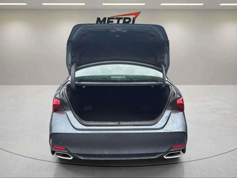 Used 2019 Toyota Avalon Limited image 25