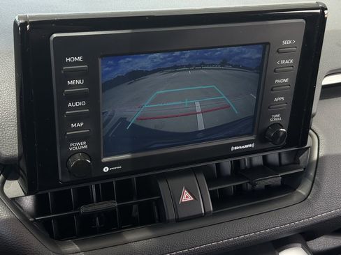 Used 2022 Toyota RAV4 LE FWD image 18