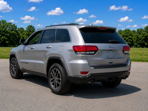 Used 2018 Jeep Grand Cherokee Limited AWD/4WD image 4