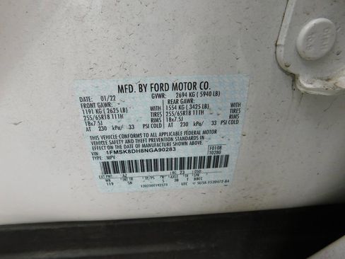 Used 2022 Ford Explorer XLT w/ Equipment Group 202A AWD/4WD image 8