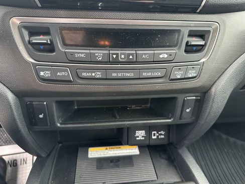 Used 2022 Honda Pilot TrailSport image 23