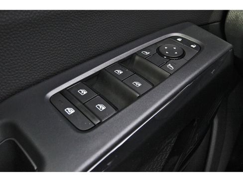 Certified 2025 Nissan Pathfinder SV w/ SV Premium Package FWD image 23