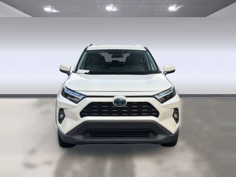 Used 2022 Toyota RAV4 XLE Premium AWD/4WD image 6