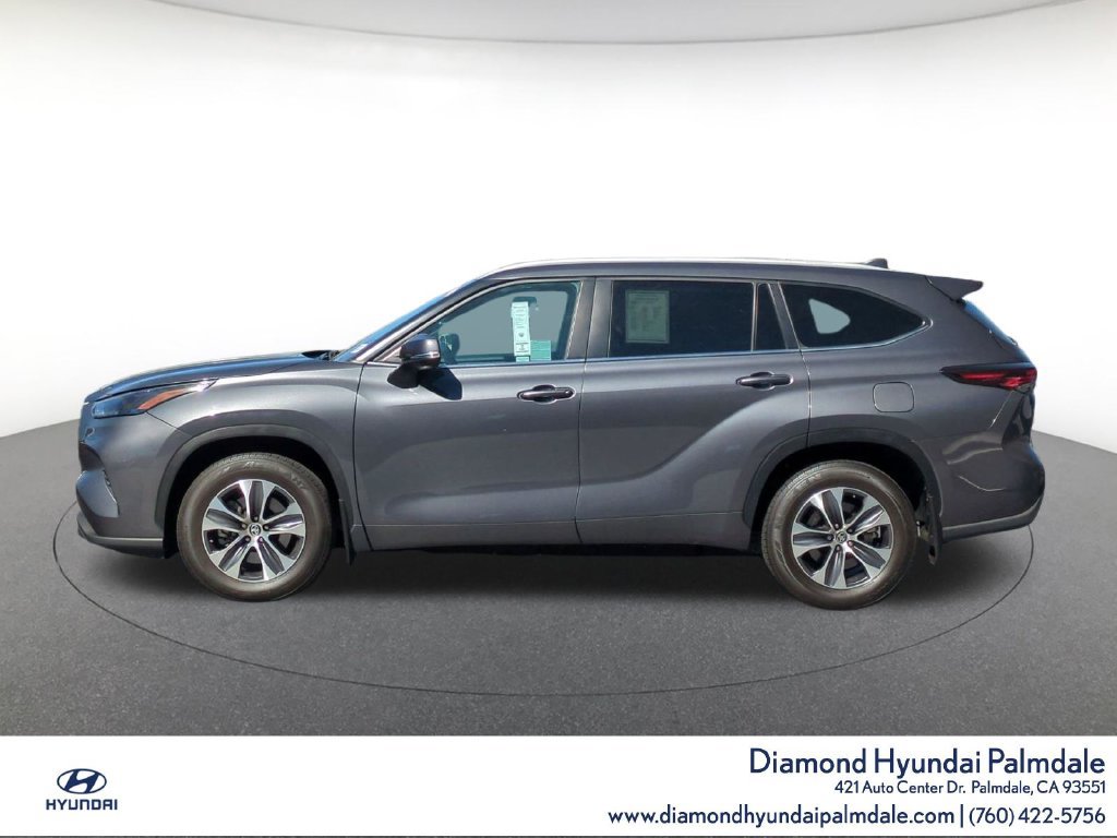 Used 2024 Toyota Highlander XLE AWD/4WD image 4