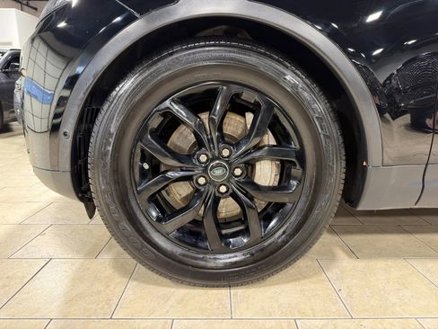 Used 2018 Land Rover Discovery SE image 40