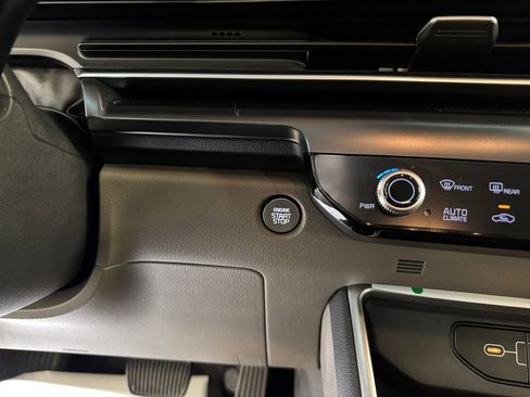 Certified 2026 Kia Carnival FWD image 29