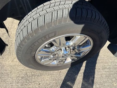 Used 2011 Ford F150 Lariat w/ Lariat Chrome Pkg image 2