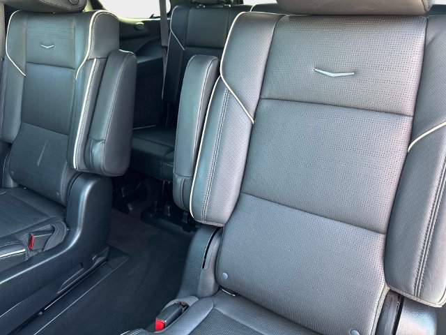 Used 2023 Cadillac Escalade Premium Luxury AWD/4WD image 15
