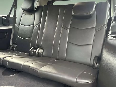 Used 2019 Cadillac Escalade ESV Premium Luxury image 39