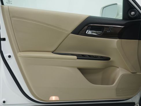 Used 2016 Honda Accord EX-L image 11
