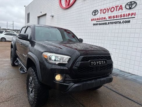 Used 2017 Toyota Tacoma TRD Off-Road w/ Tow Package (A/T) image 3