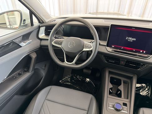 New 2026 Volkswagen Tiguan SE FWD image 28