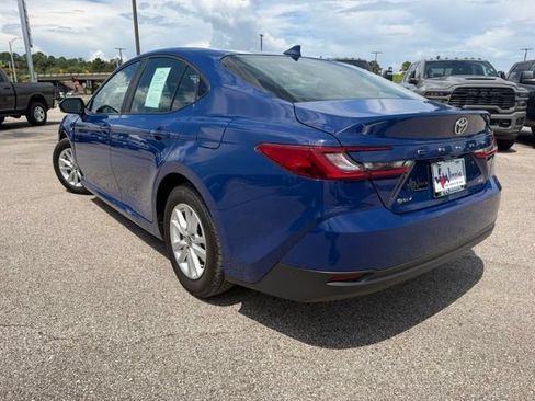 Used 2025 Toyota Camry LE FWD image 9