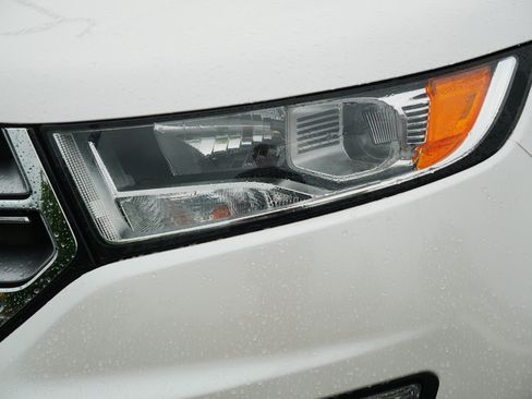 Used 2018 Ford Edge Titanium w/ Equipment Group 301A AWD/4WD image 10