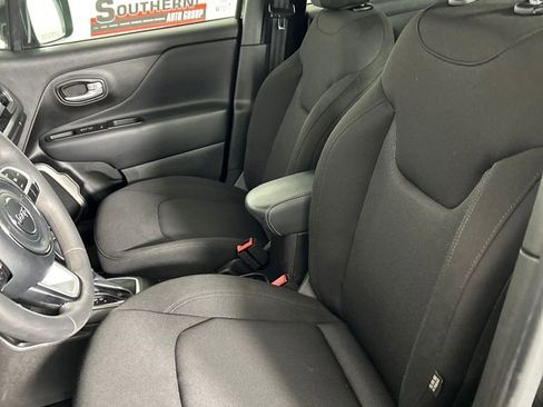 Used 2023 Jeep Renegade Latitude image 12