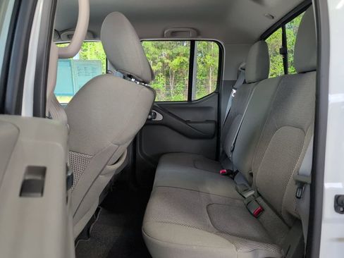 Used 2020 Nissan Frontier SV image 6